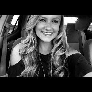 Meet your Posher, Danae